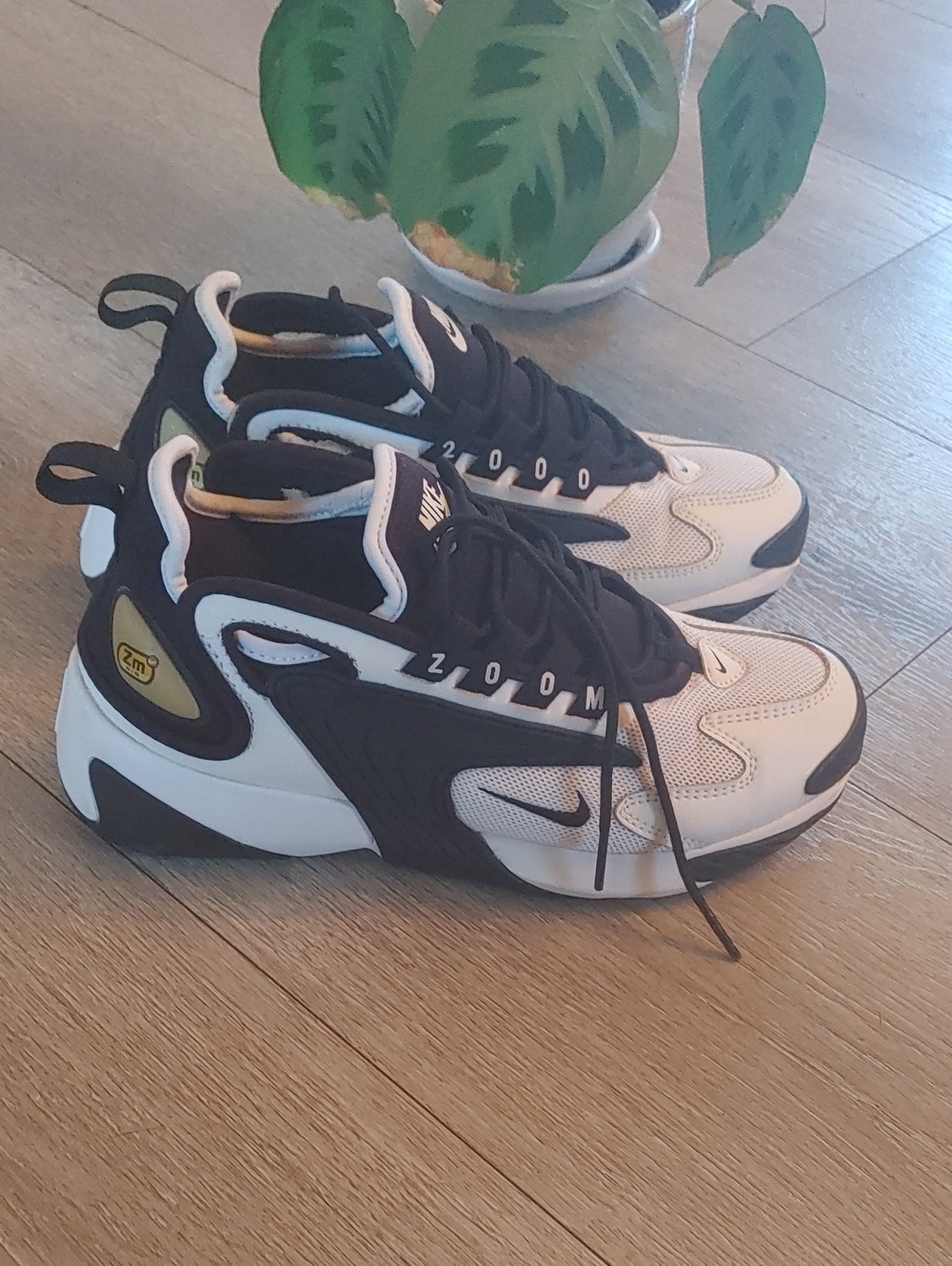 Nike Womans Zoom Black l Size 6 l Athletic Sneakers